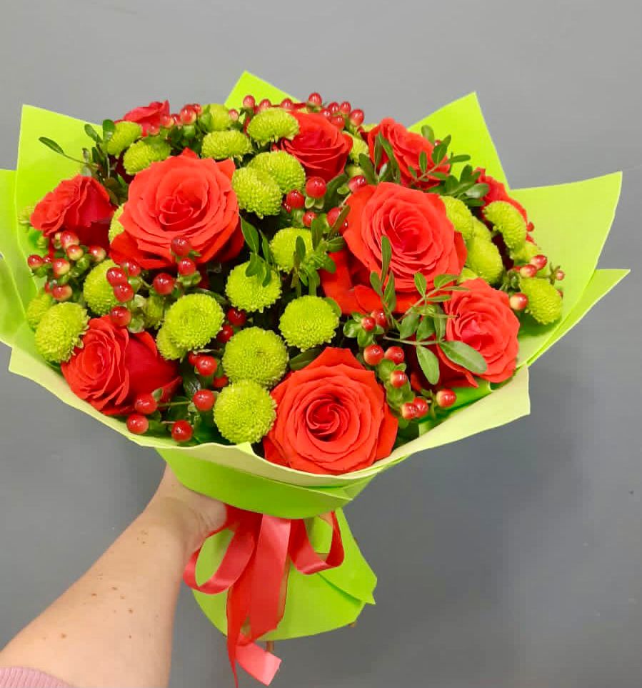 Букет цветов из: Хризантемы и Розы в Крестцах