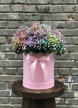 Цветочная композиция из Гипсофила и Розы в шляпной коробке в Крестцах
