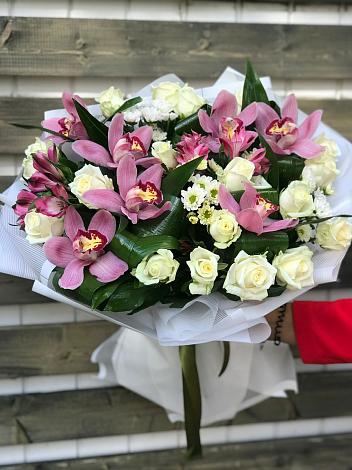 Букет цветов из: Розы и Хризантемы в Крестцах