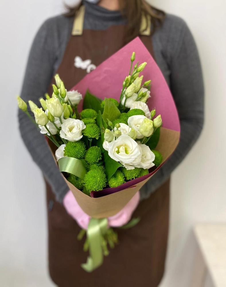 Букет цветов из: Хризантемы и Лизиантусы в Крестцах