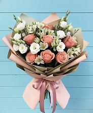 Букет цветов из:  Розы, Альстромерии и Лизиантусы в Крестцах