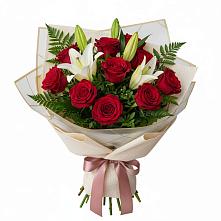 Букет цветов из:  Лилии и Розы в Крестцах