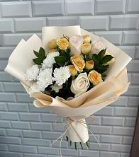 Букет цветочный вальс в Крестцах Букет цветов из:  Розы и Хризантемы в Крестцах