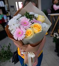 Букет цветов из:  Герберы, Розы и Хризантемы в Крестцах