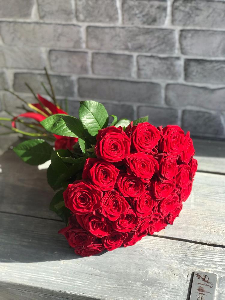 Букет Красные розы Фридом в Крестцах