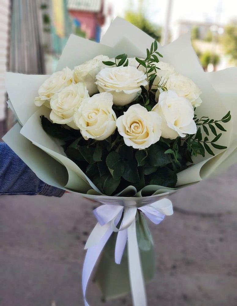 Букет Белые розы Проуд в Крестцах