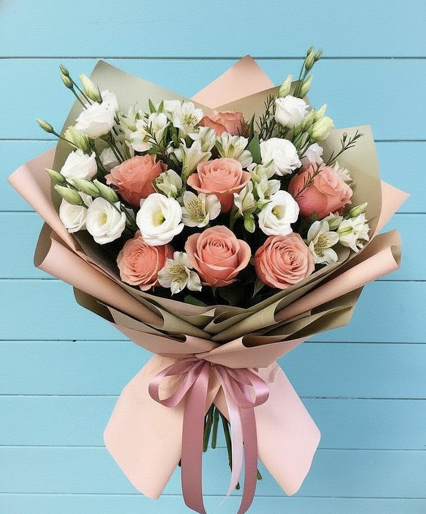 Букет цветов из: Розы, Альстромерии и Лизиантусы в Крестцах