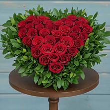 Цветочная композиция из Розы в виде сердца #REPLACE_PRED# Крестцах