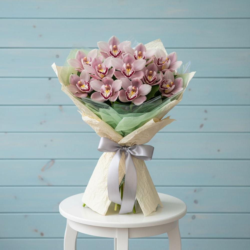 Букет цветов из: Орхидеи и Розы в Крестцах