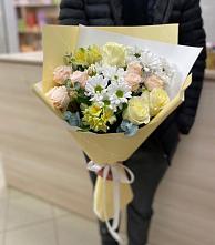 Букет цветов из:  Альстромерии, Розы и Хризантемы в Крестцах