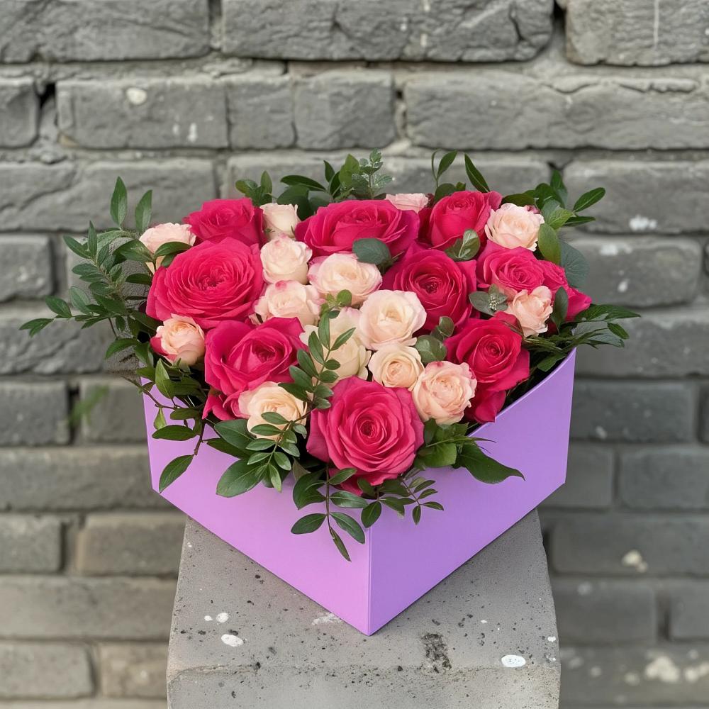 Цветочная композиция из Розы в коробке в Крестцах
