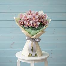 Букет цветов из:  Орхидеи и Розы в Крестцах