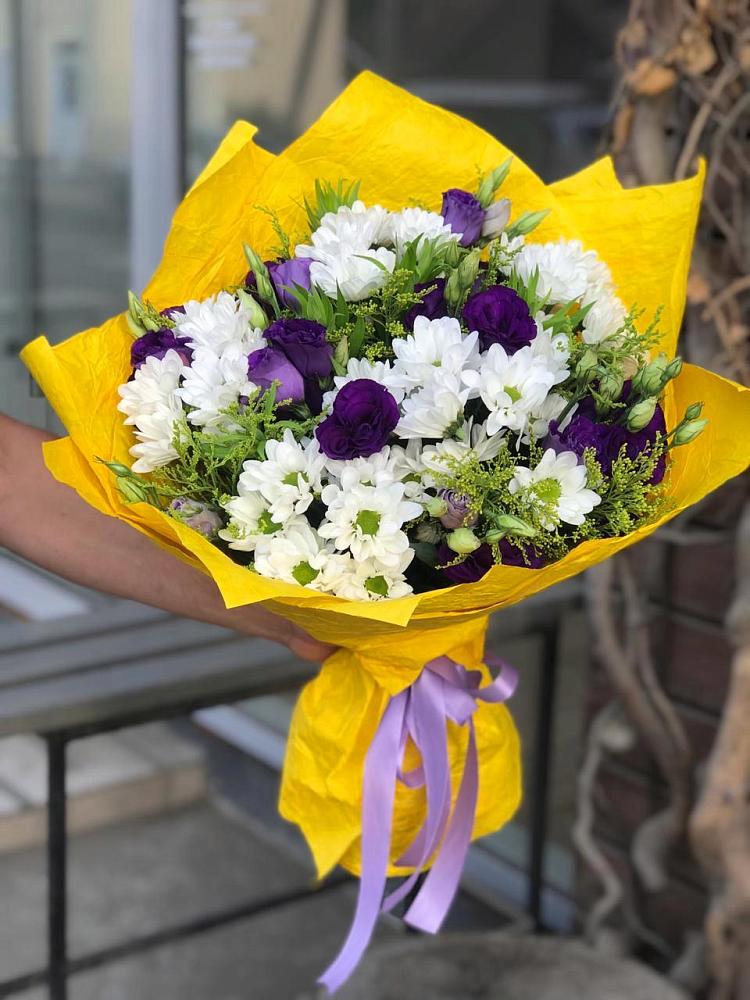 Букет цветов из: Ирисы, Хризантемы и Ромашки в Крестцах