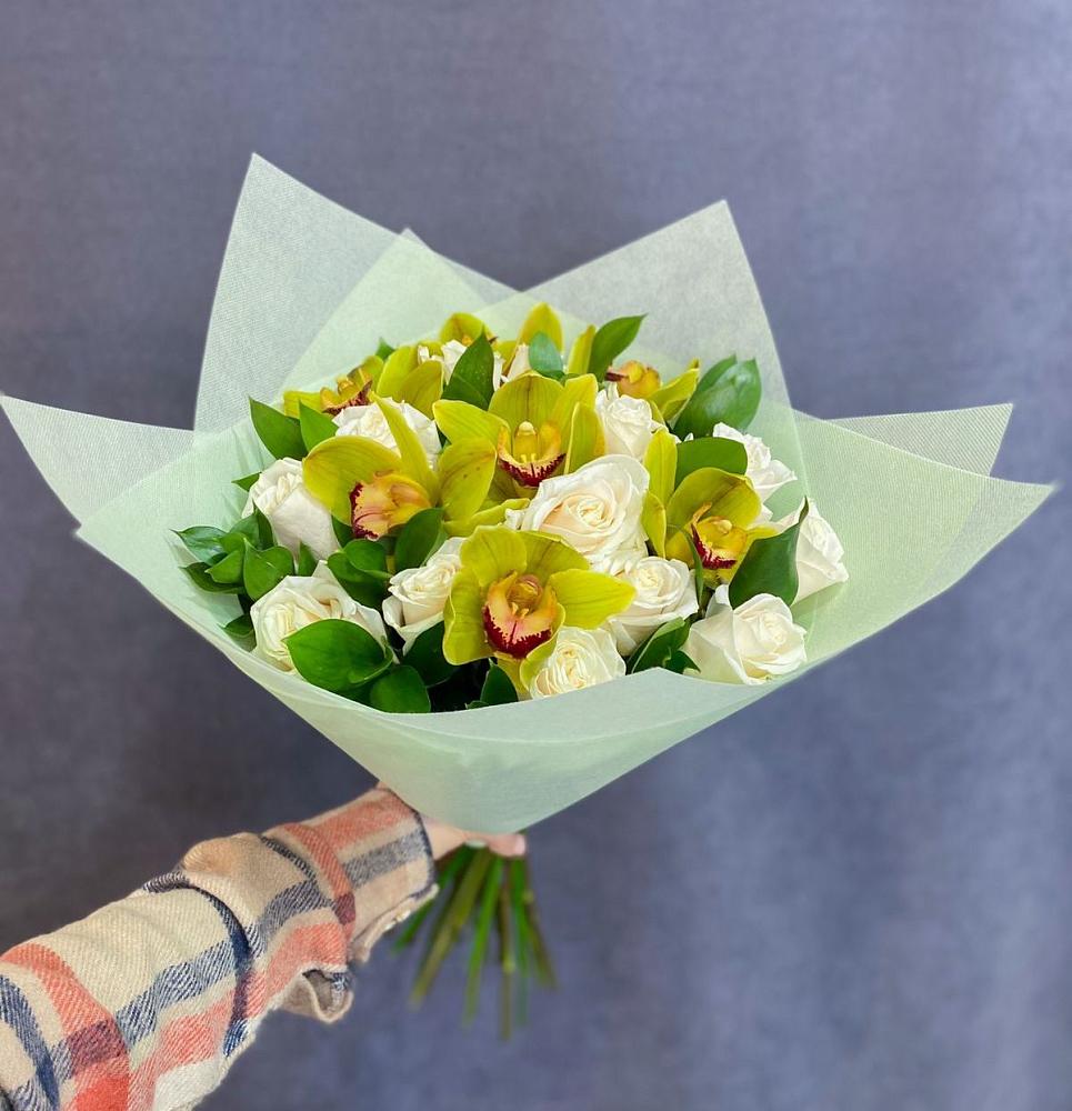 Букет цветов из: Орхидеи и Розы в Крестцах