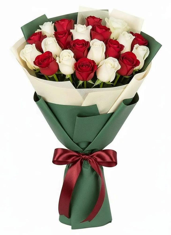 Букет Микс из красных и белых роз в Крестцах