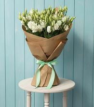 Букет цветов из:  Лизиантусы в Крестцах