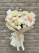 Букет цветов из:  Гвоздики, Розы, Лизиантусы и Хризантемы в Крестцах
