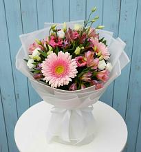 Букет цветов из:  Герберы, Альстромерии и Лизиантусы в Крестцах