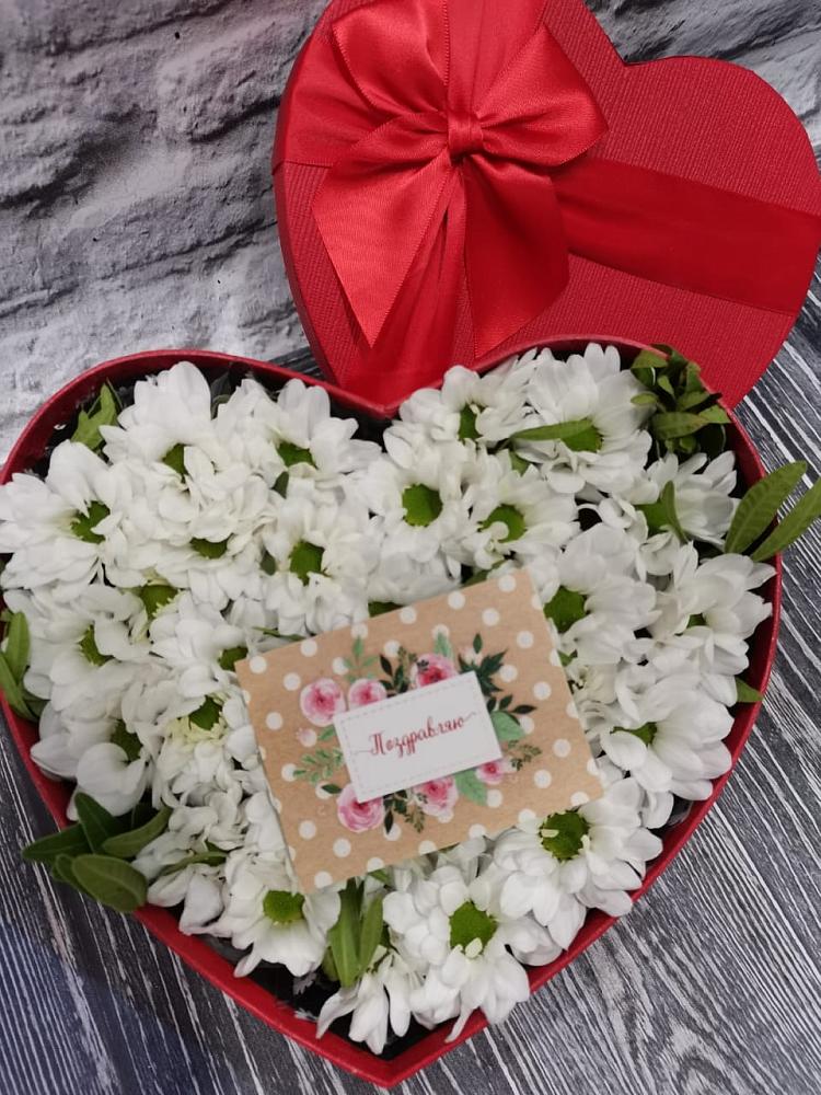Цветочная композиция из Хризантемы в виде сердца в Крестцах