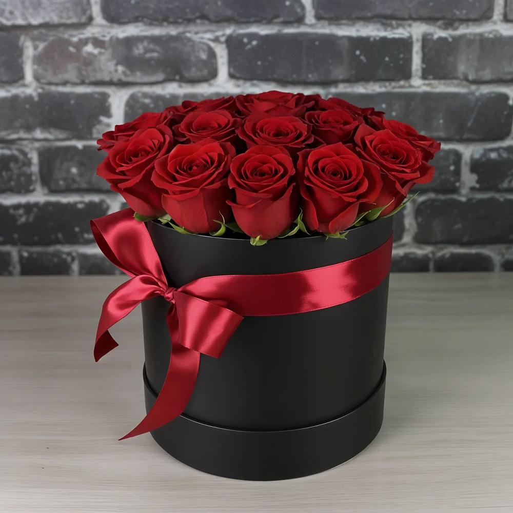 Цветочная композиция из Розы в шляпной коробке в Крестцах