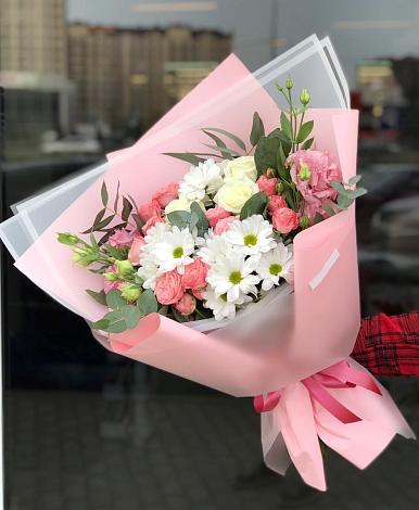Букет цветов из: Розы, Лизиантусы и Хризантемы в Крестцах