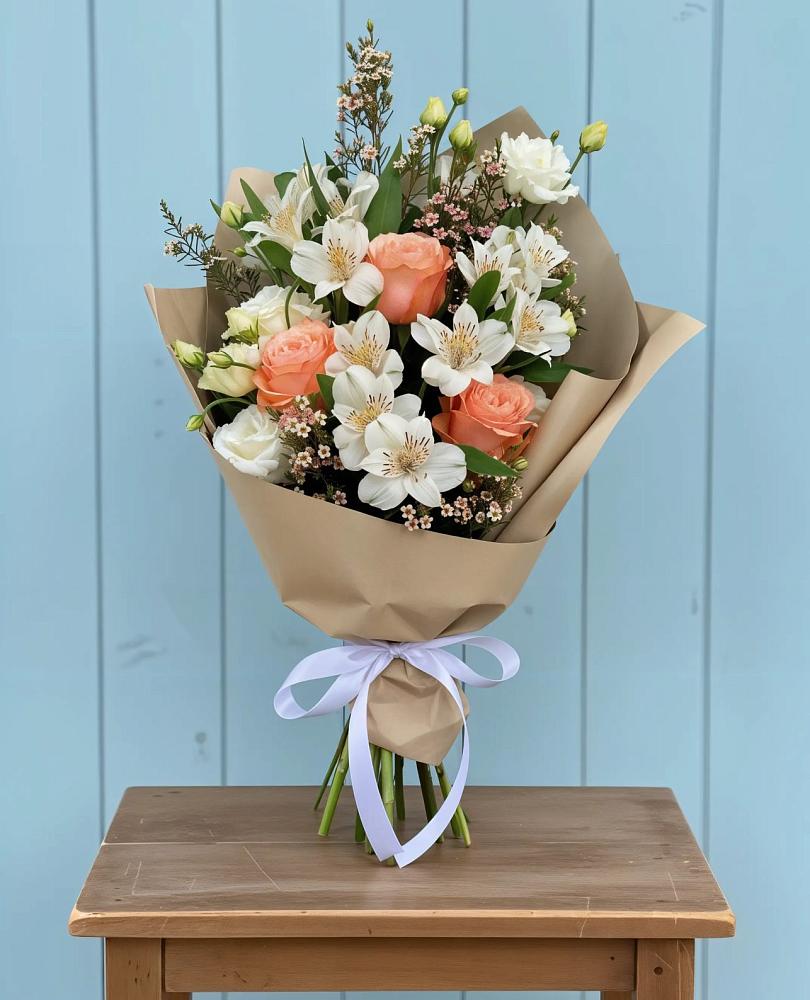 Букет цветов из: Альстромерии, Лизиантусы, Розы и Хризантемы в Крестцах