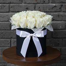 Цветочная композиция из Розы в шляпной коробке в Крестцах