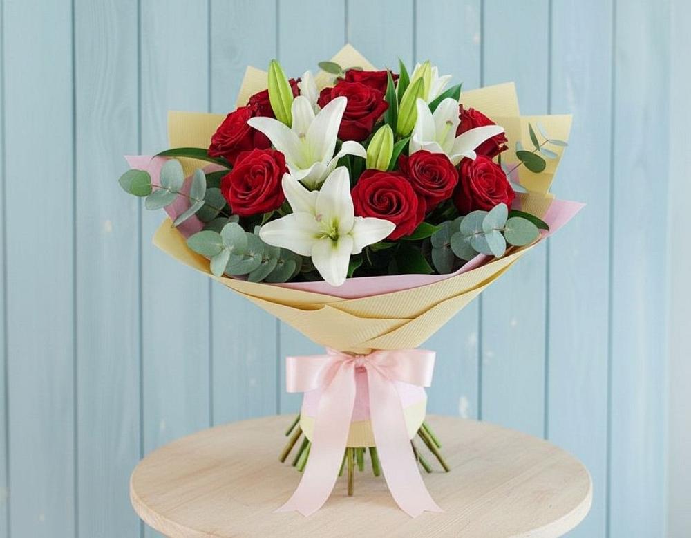 Букет цветов из: Лилии и Розы в Крестцах